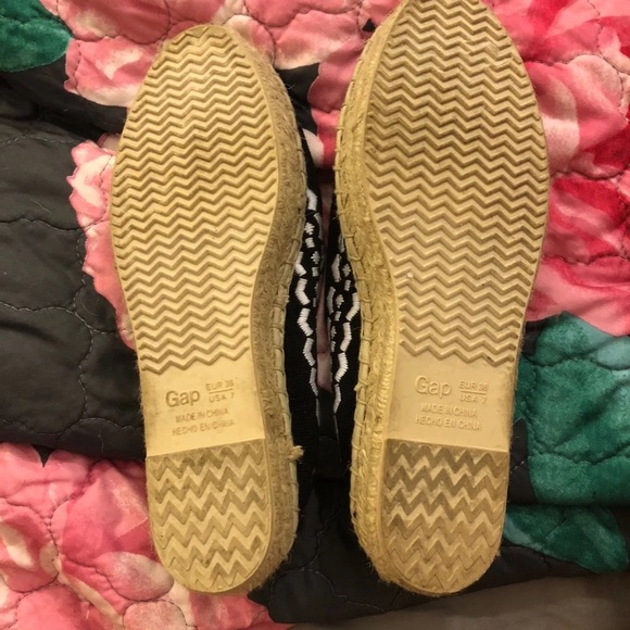 ✂️SOLD✂️ Tribal Print Espadrilles - Picture 6 of 8